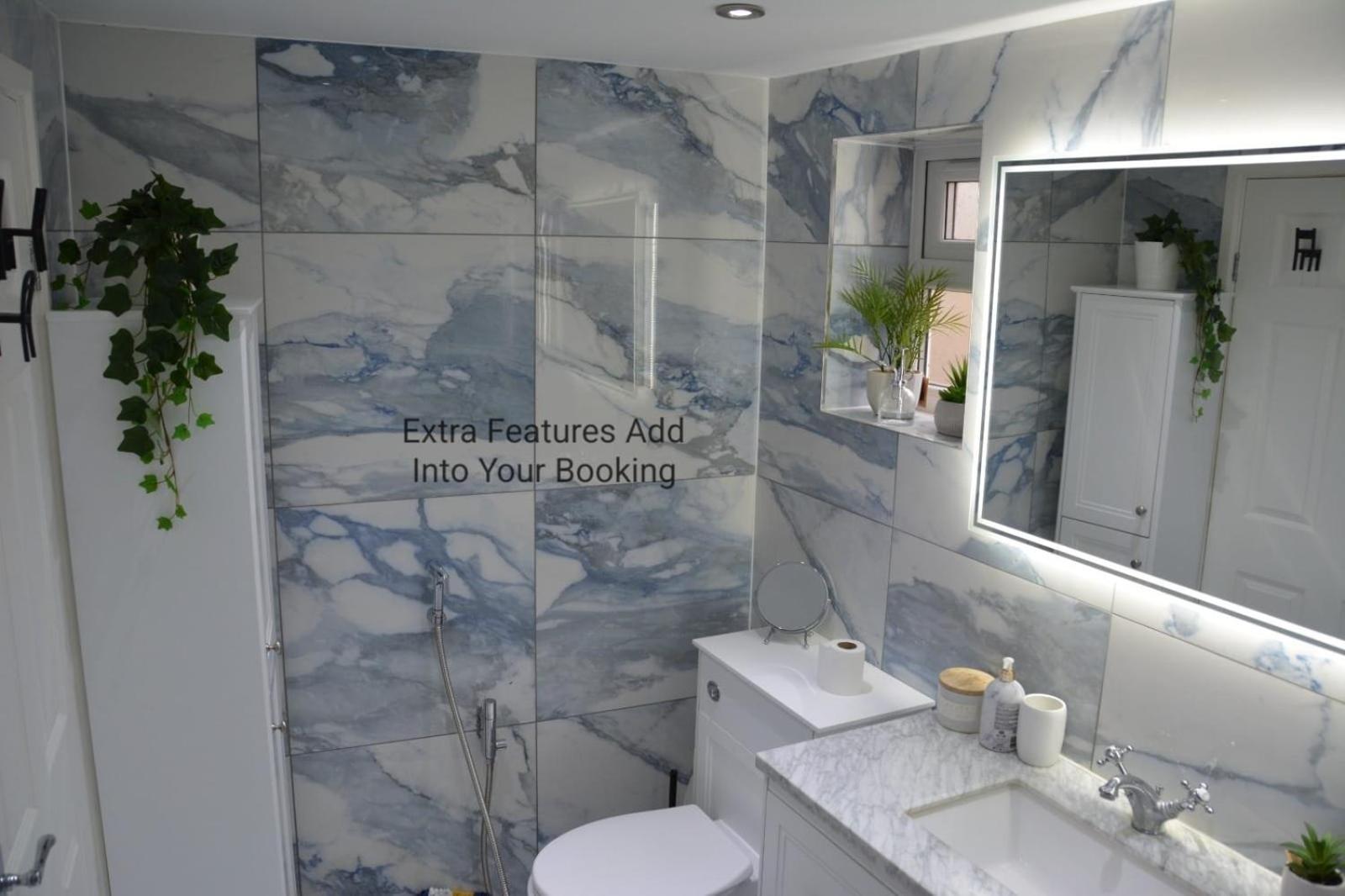 Cozy, Modern, Spacious 4 Bedroom House In London Romford Exterior photo