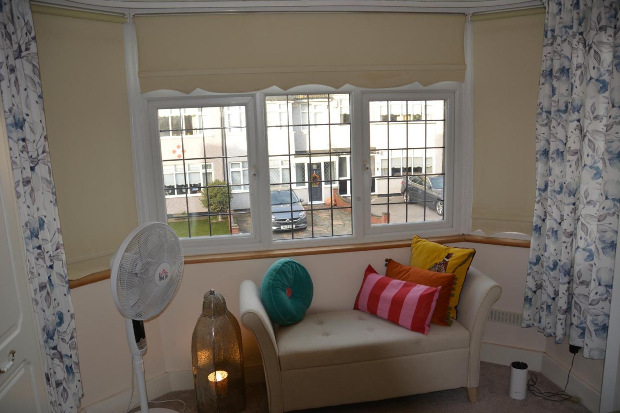 Cozy, Modern, Spacious 4 Bedroom House In London Romford Exterior photo