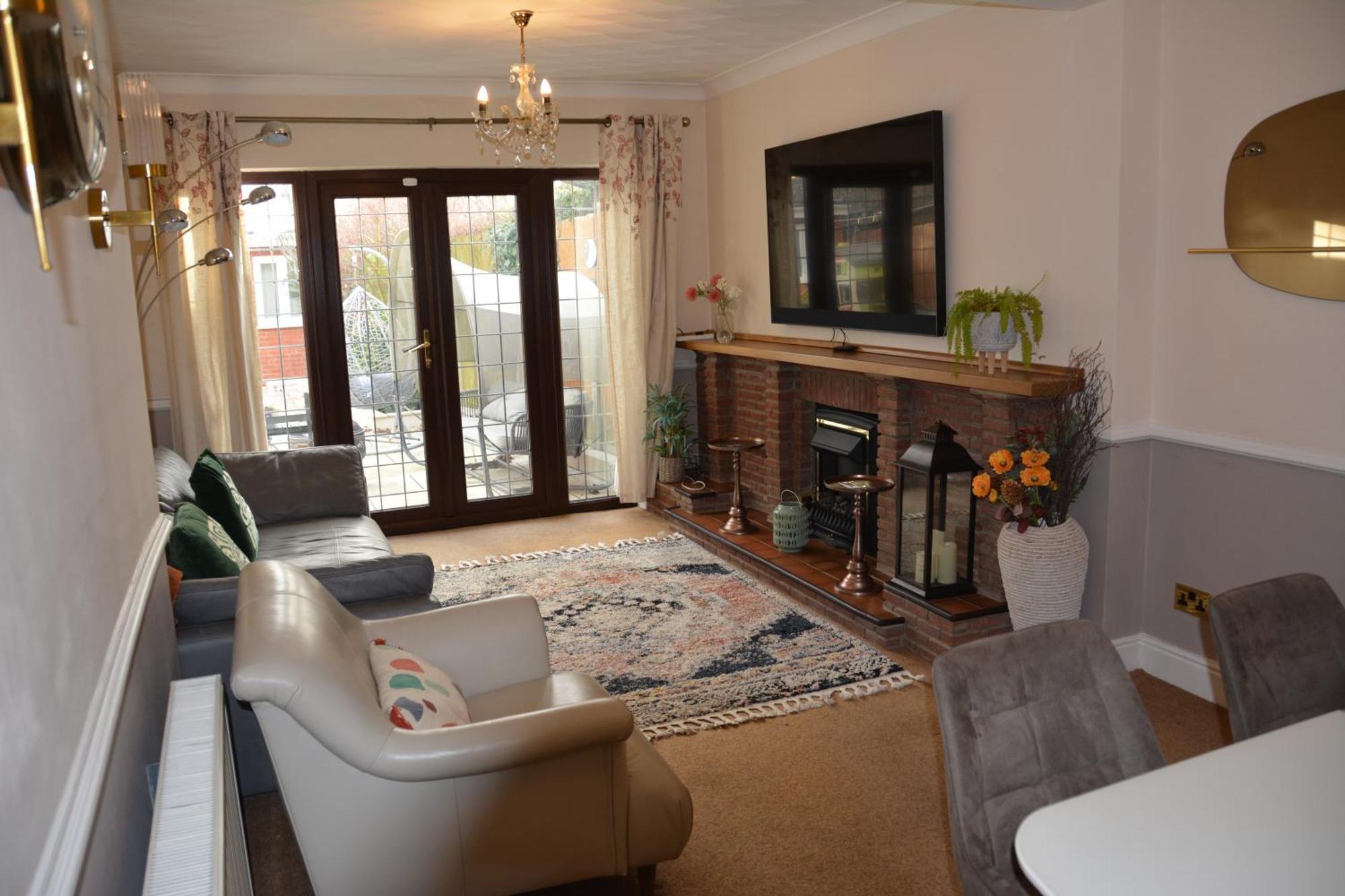 Cozy, Modern, Spacious 4 Bedroom House In London Romford Exterior photo